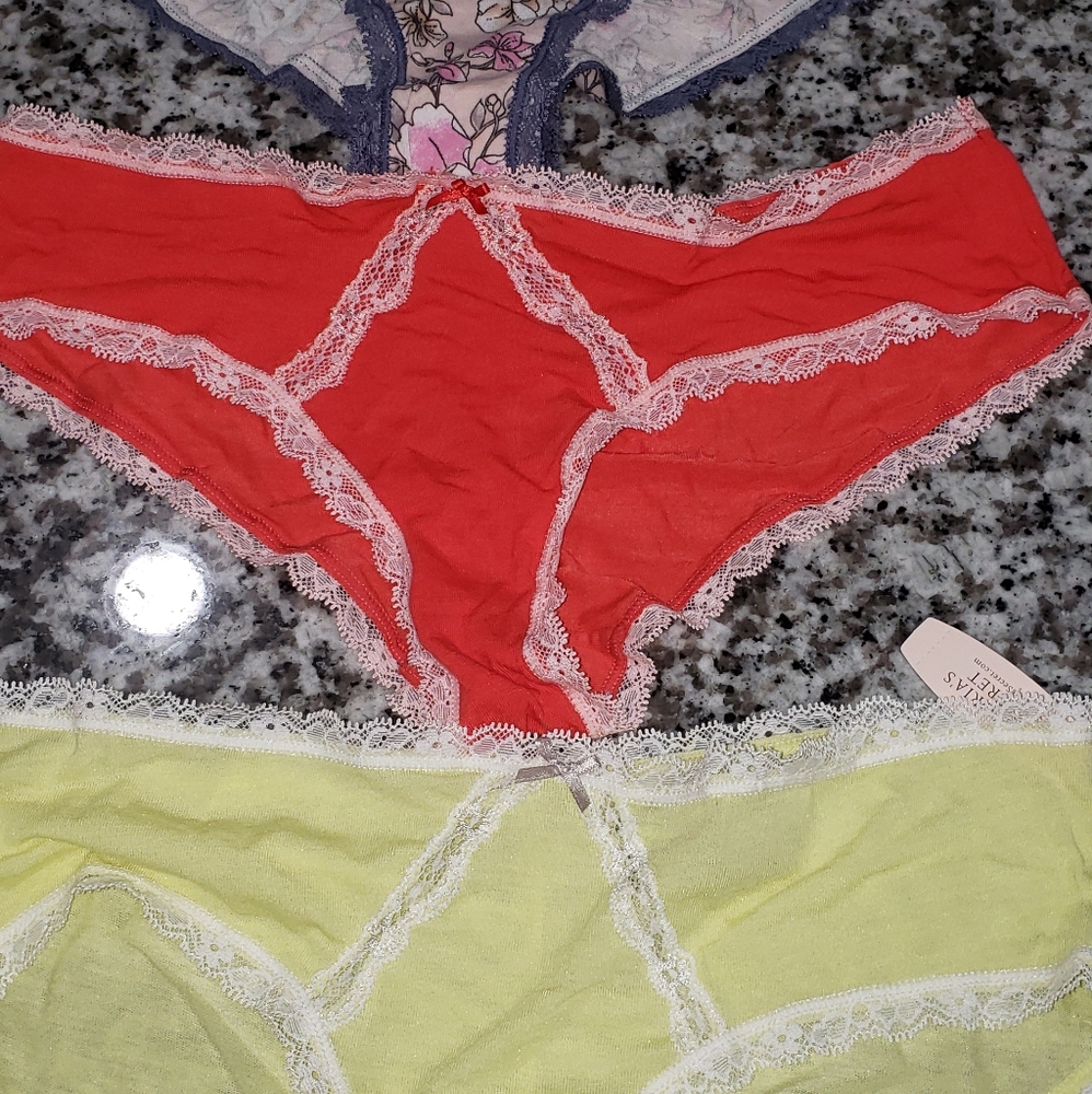 Victoria's Secret hiphugger, runched back panties